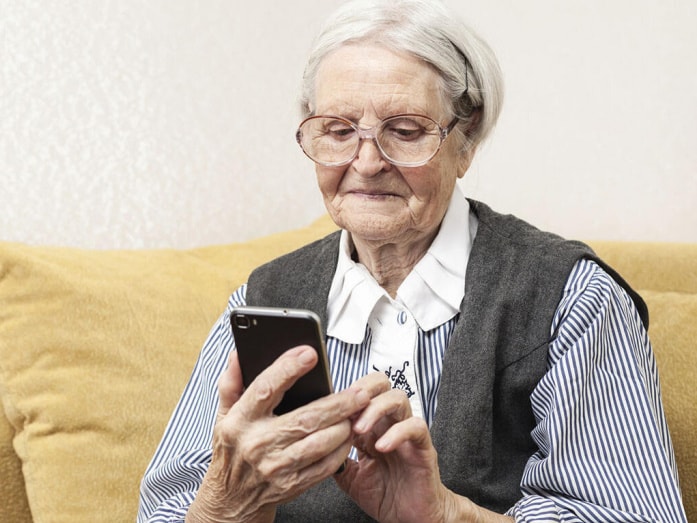 мобильный телефон для пожилого